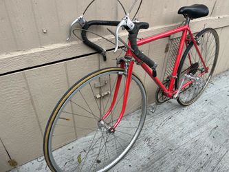 goodbike everything works good fast bike tires size 28”