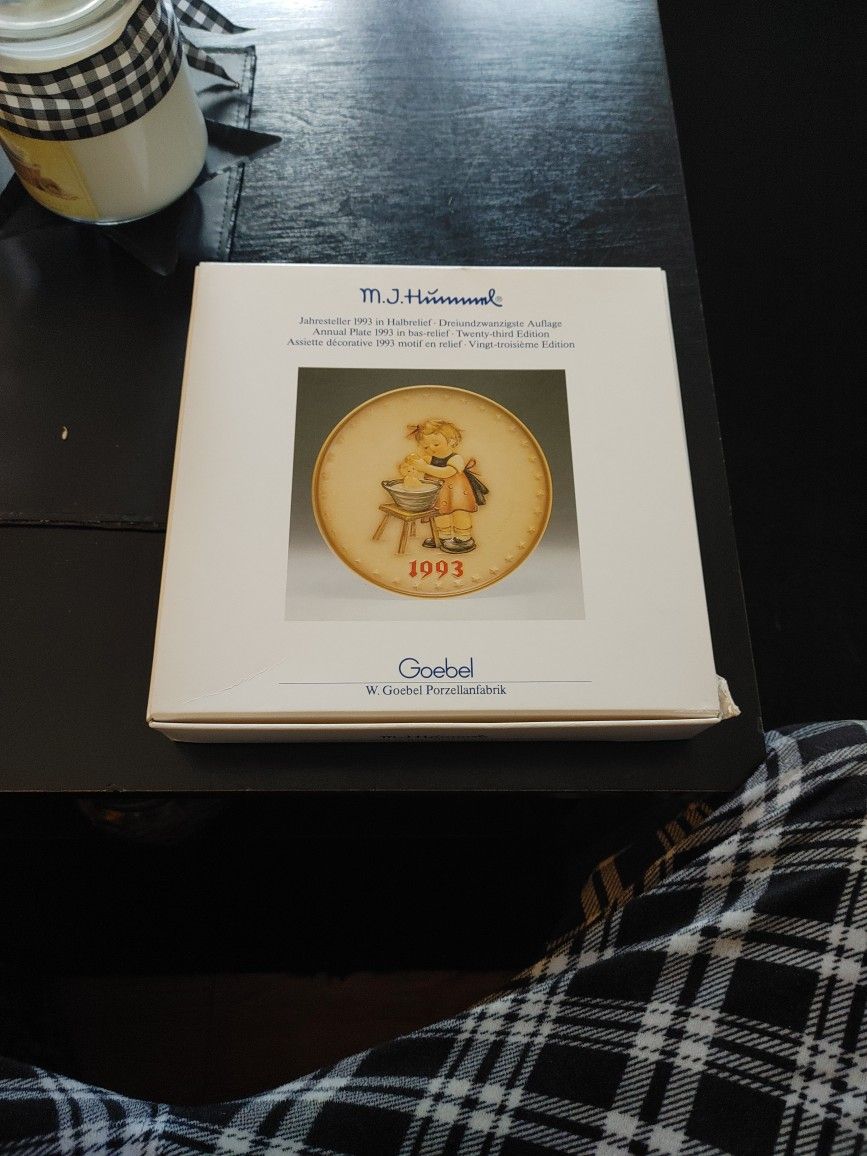 1993. Hummel Plate