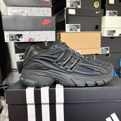 Triple black Adidas Jellyfish Sizes: 9 And 10.5