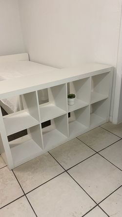 Mueble shelves