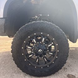 20” X 35s - Chevy 1500/2500/3500