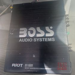 BOSS  Audio Sistems  1100 Watt. Amplifier