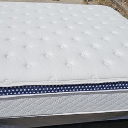The WinkBed Plus Queen Mattress-like New!