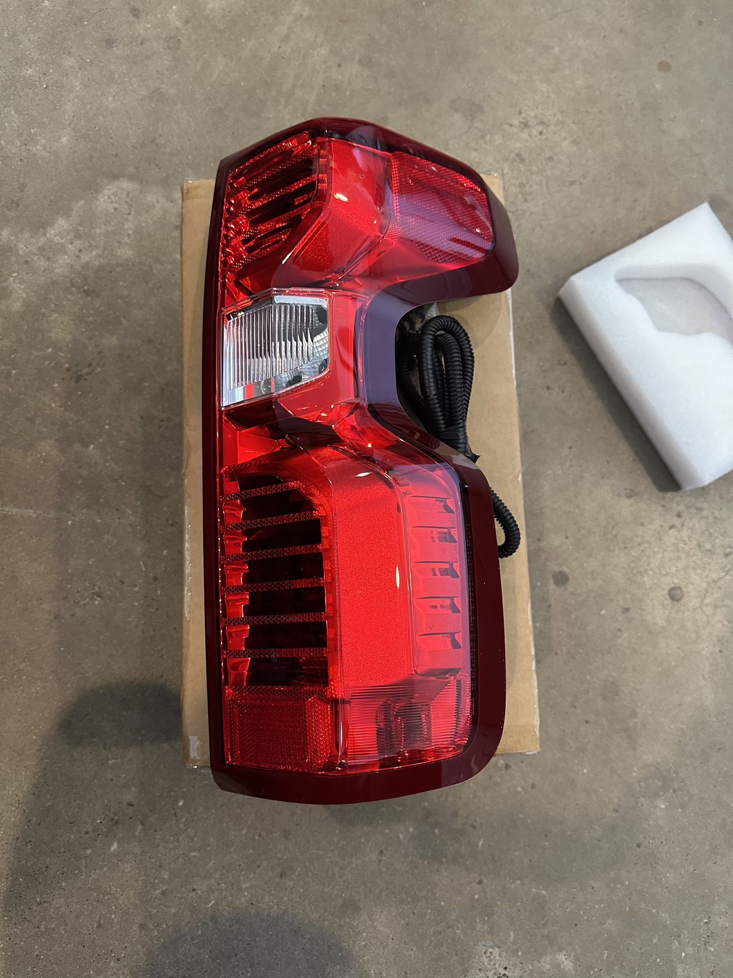 2019, 2020, 2021, 2022, 2023 Chevrolet Silverado Tail Light Passenger ( New Car Parts )