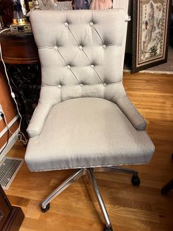 Mint condition rolling office chair