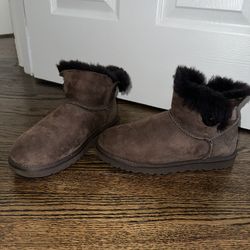 Ugg- Mini Bailey Buttons