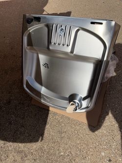 Elkay refrigerated water fountain