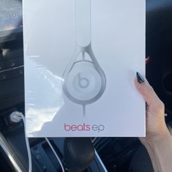 beats white over the ear headphones