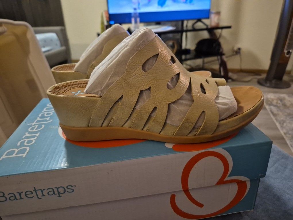 Baretraps Light Gold Wedge Size 8