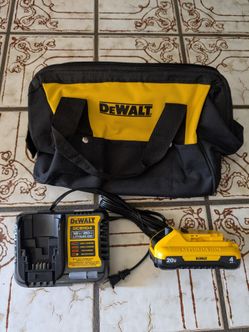 New Dewalt 4ah battery 12V/20V Charger and Bag