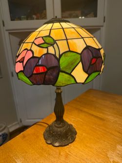 Tiffany-Style Stained Glass Table Lamp