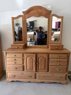 Full dresser Set w/ mirror Vanity (1 mirror Vanity Dresser, 2 Smaller Side Dressers) 
