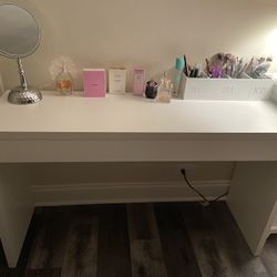 Make Up Table