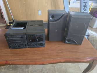 Vintage GPX AM/FM Stereo Cassette Player w/ Speakers & Tape Storage