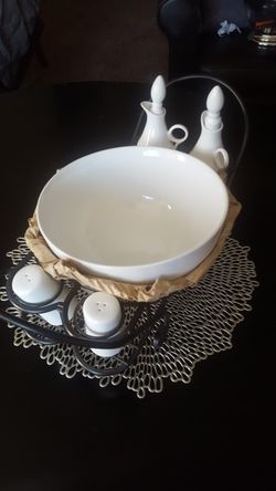 New pasta & salad bowl with side condiments