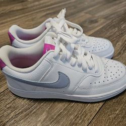 Nike Shoe Womens Size 7