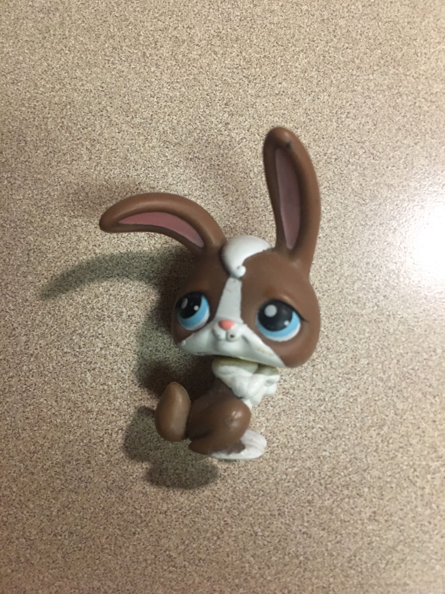 LPS brown bunny with blue eyes # 121 -Magnet Bottom