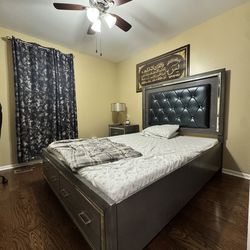 Queen size bed (with side table)
