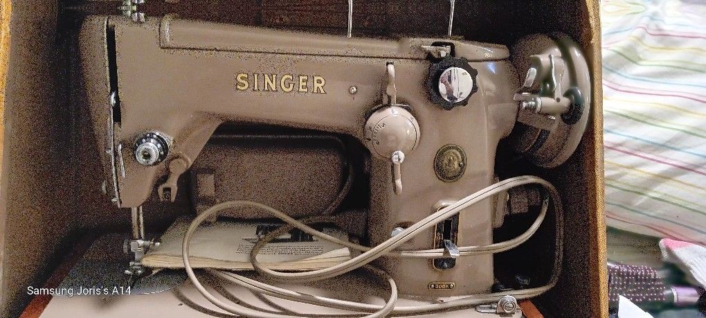 1952 Singer Sewing Machine