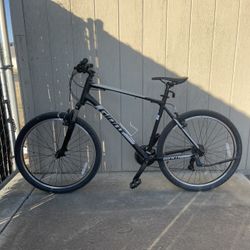 2022 Giant ATX 27.5” Mountain Bike