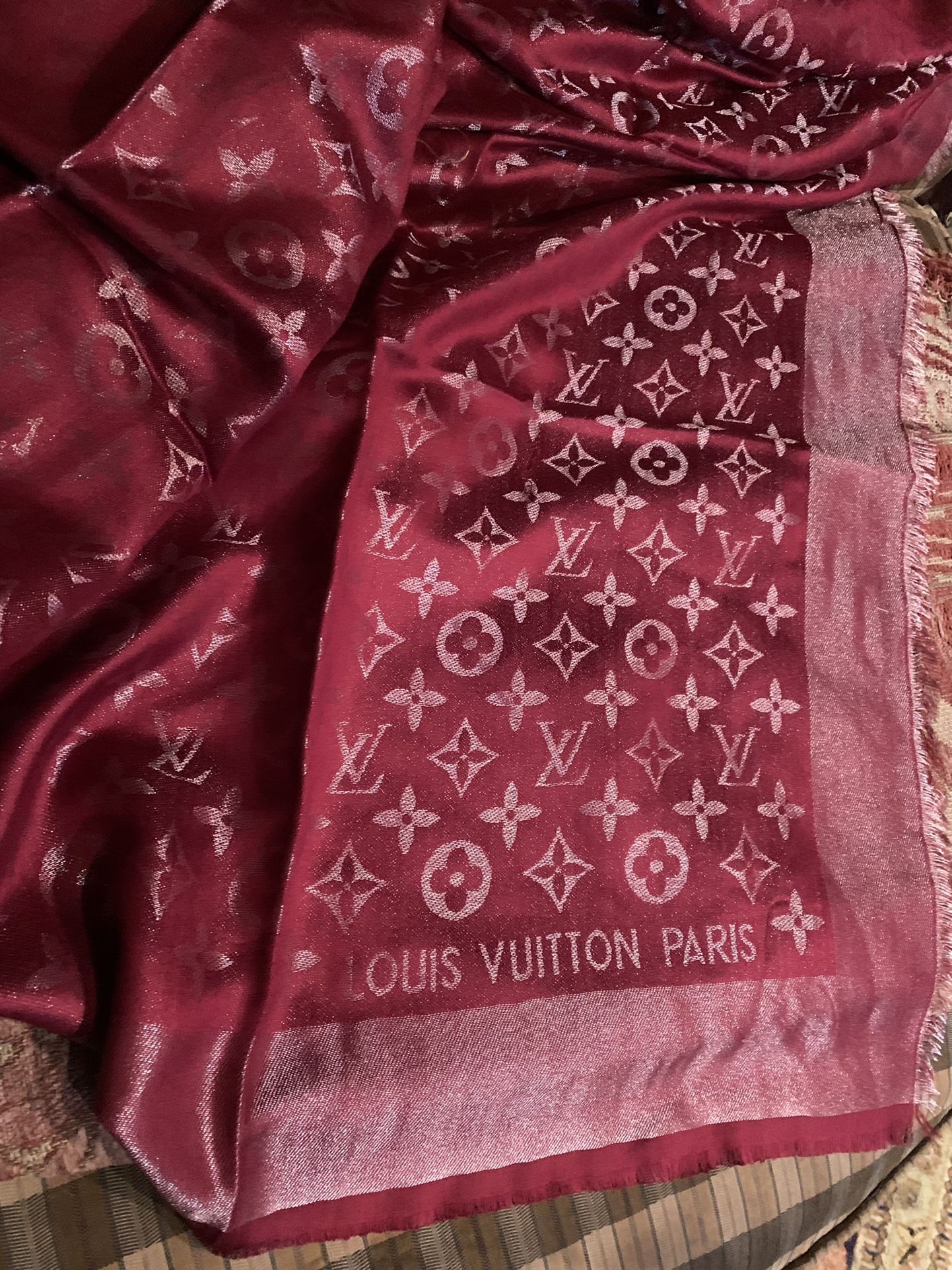 Authentic NWT Louis Vuitton burgundy monogram so shine blanket scarf