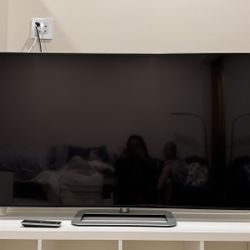 (Moving Sale) 60” Vizio Smart TV