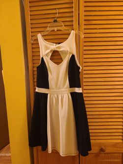 Black/ White Size Medium Dress