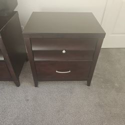 Nightstand/Dresser (Brown)