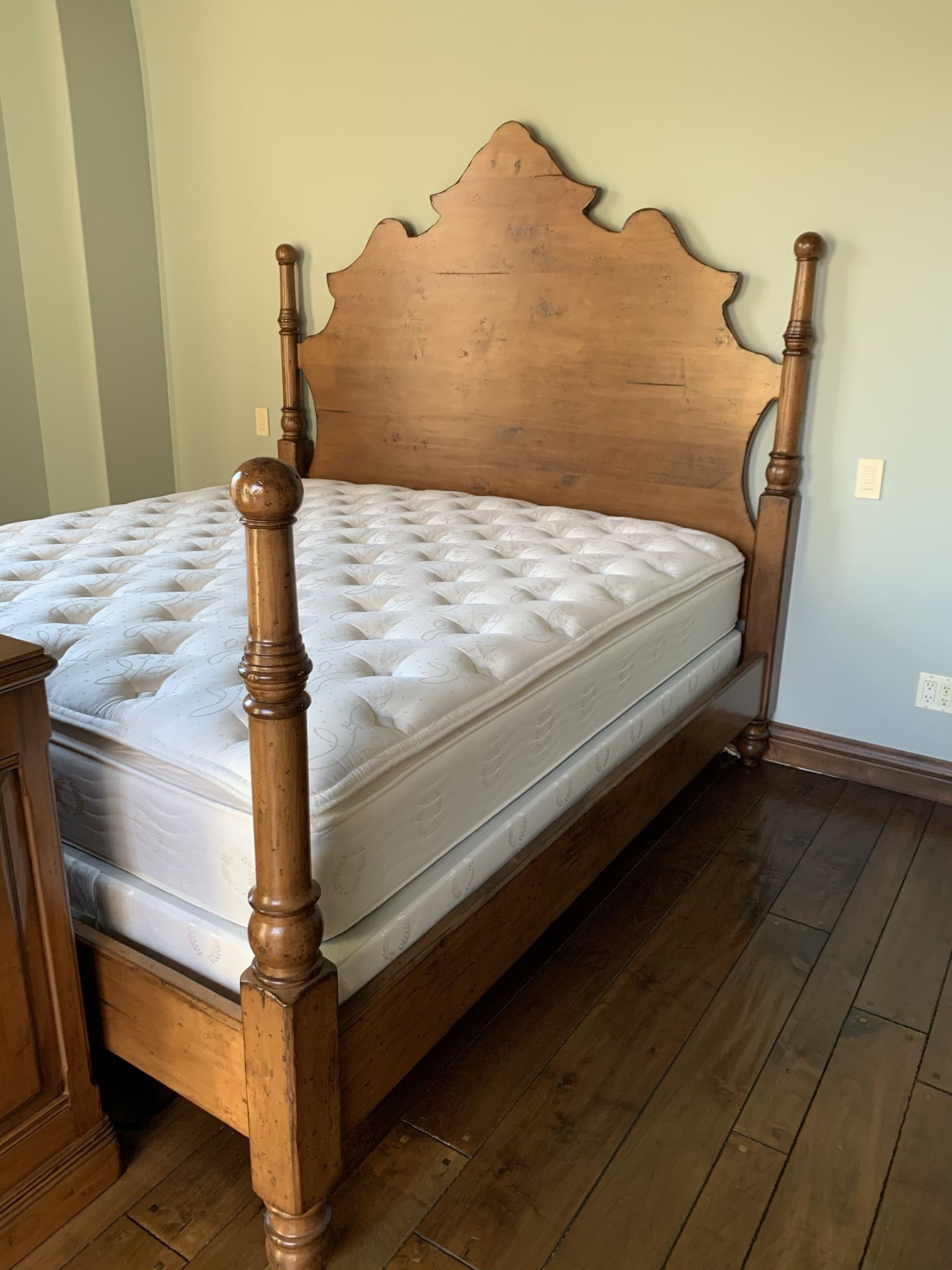 Woodland Furniture King Bed