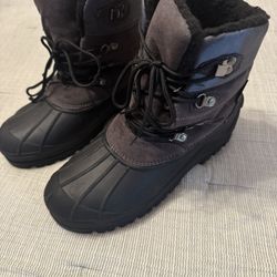 Men’s Snow Boots Size 9
