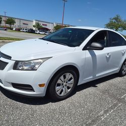 2013 Chevrolet Cruze – Runs but needs repair.