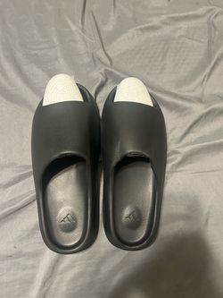 (BEST OFFER) Black yeezy slides