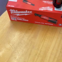 Milwaukee M12 12-Volt Lithium-Ion Cordless 3/8 in. Ratchet with M12 1.5Ah Battery no charger 