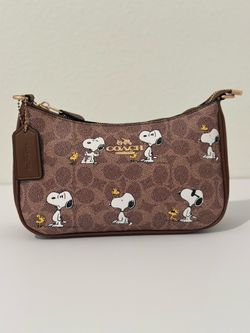 Coach x Peanuts Snoopy Teri Shouldee bag limited edition