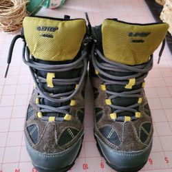 Hi-Tec Hiking Boots, Kids 2.5, Waterproof