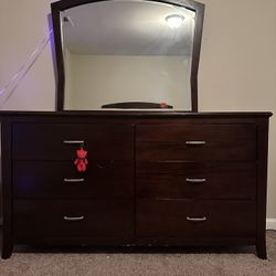 Queen Size Bed And Dresser With Mirror