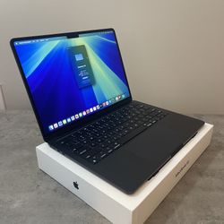 MacBook Air 2023 M2 / 8 / 256GB 