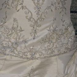 ELEGANT MORILEE WEDDING DRESS (Size 8)