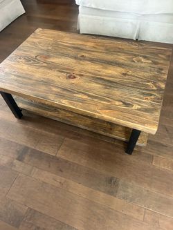 Great Quality Almost Brand New Wooden Coffee Table
