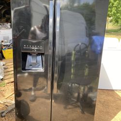 Black double door refrigerator works excellent no issues besides the light lights sometimes $169