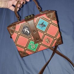 Harry Potter Quidditch Trunk Handbag/Crossbody- Lunchbox Exclusive! 