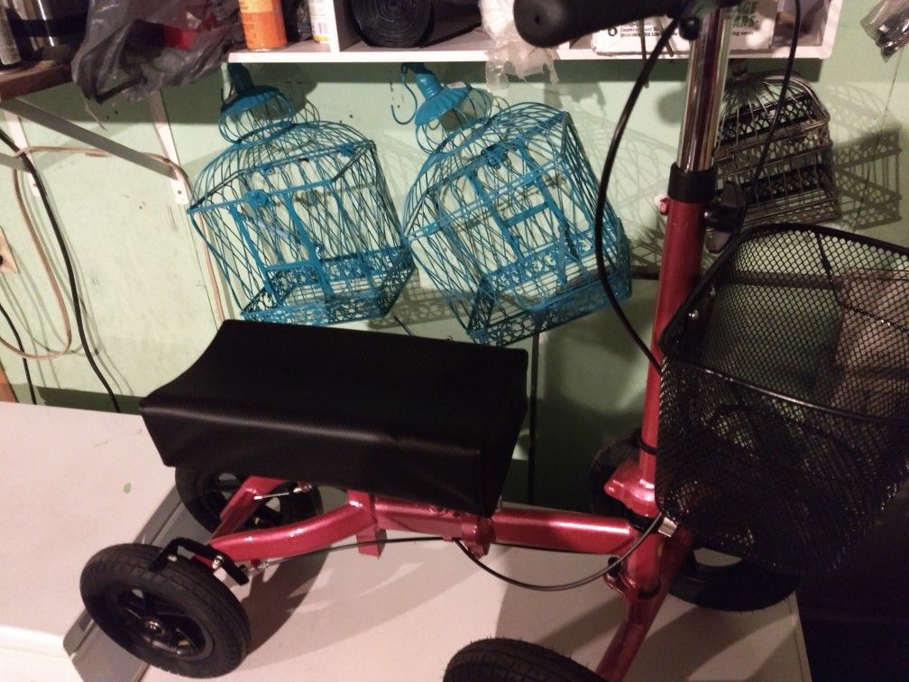 Knee scooter