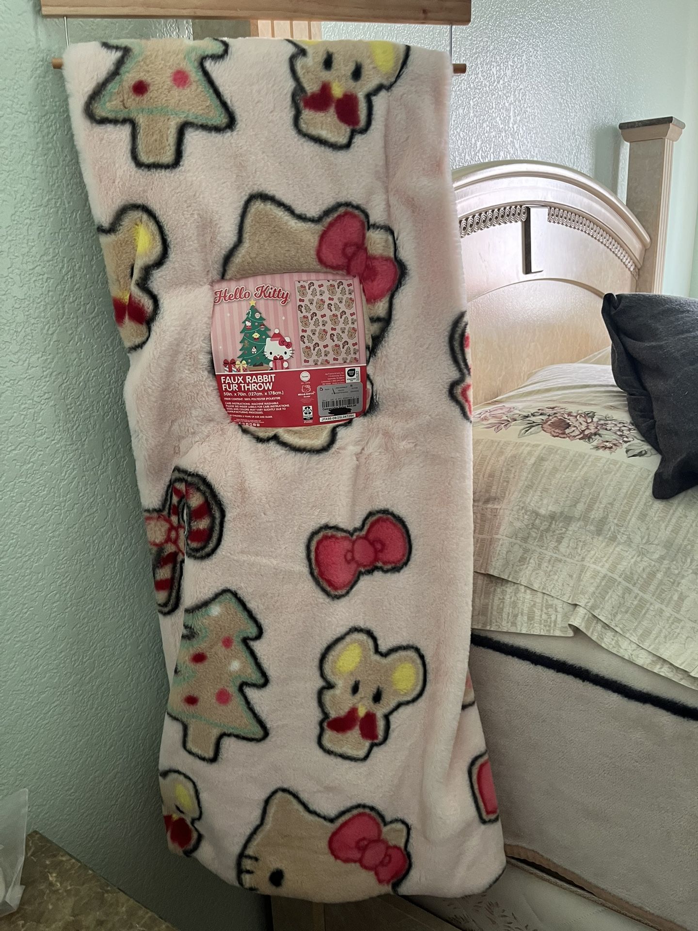 Hello Kitty Christmas Blanket 