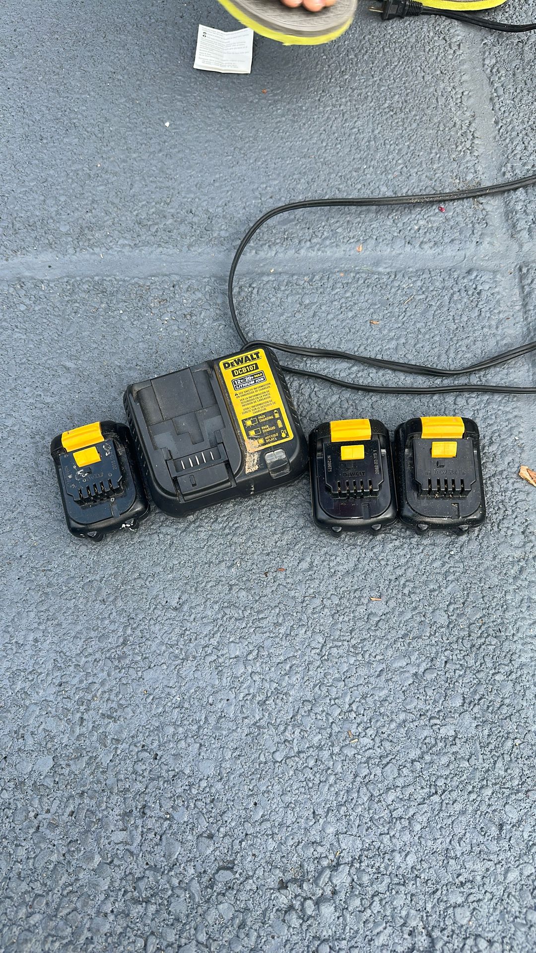 Dewalt 12 V Charger And 3 Battery’s