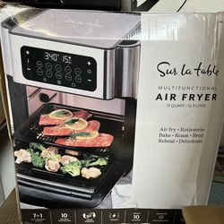 Sur la table MULTIFUNCTIONAL AIR FRYER – 13 QT
