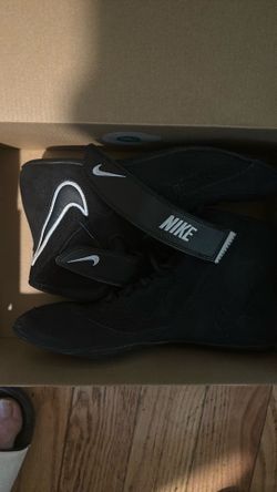 Size 9 wrestling shoes