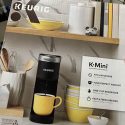 Keurig K-Mini Plus Single Serve Coffee Maker (6–12oz Brew) + 60 Starbucks K-Cup Pods Included
