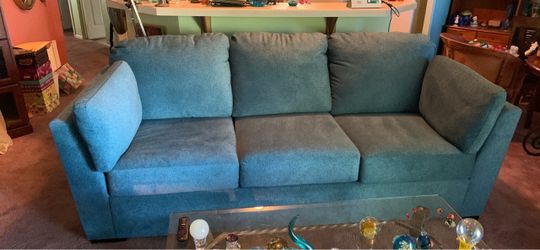 A very nice sofa in good condition and very comfortable.