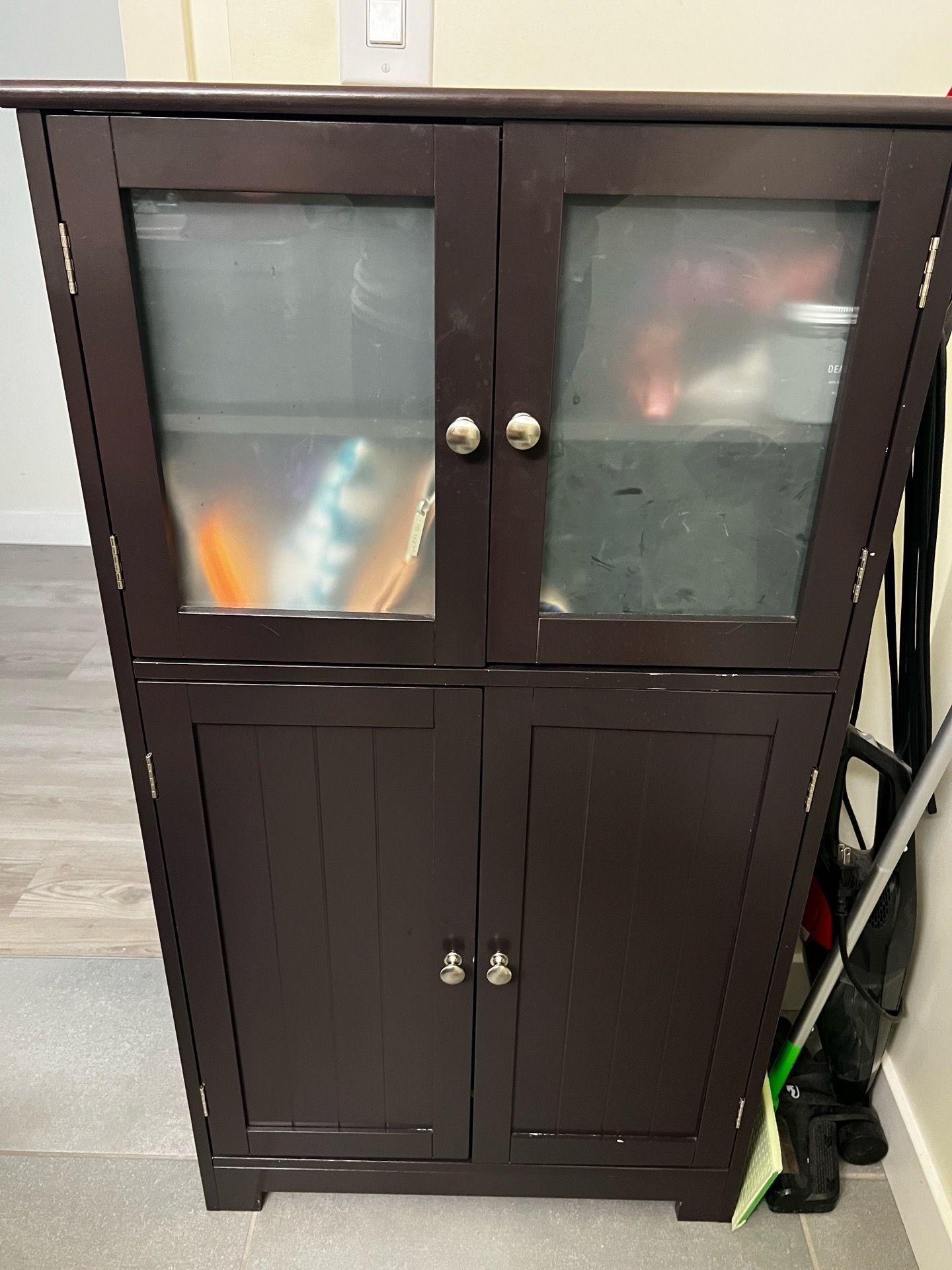 Bathroom storage cabinet