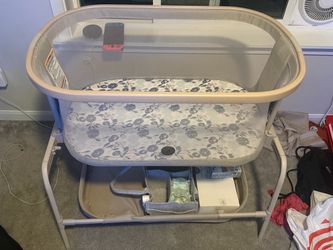 Bassinet bedside by Maxi Cosi